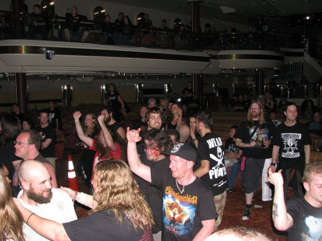 70000tons of metal - foto