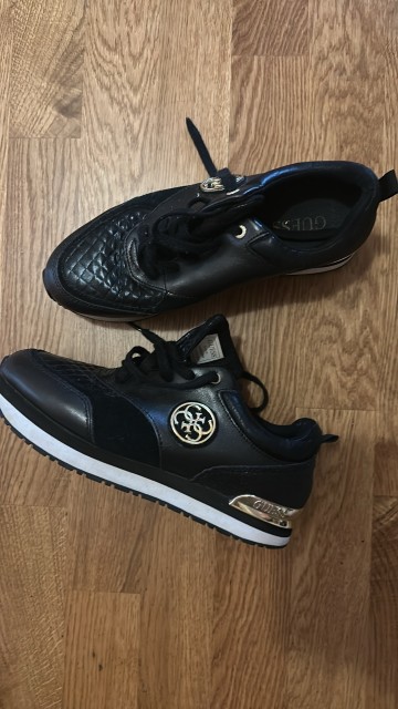 Guess, 38, 15€