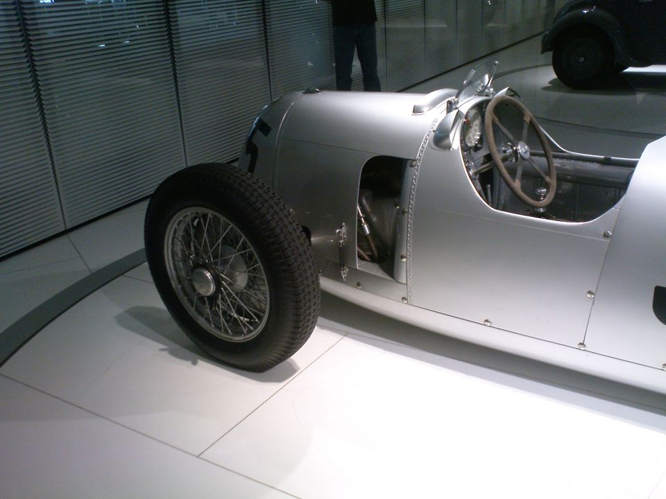 Porsche Museum - Stuttgart - foto povečava