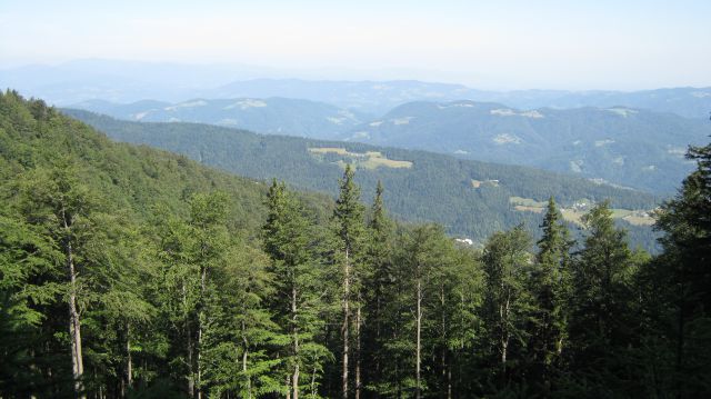 Pot med Klopnim vrhom in Peskom, panorama severna stran