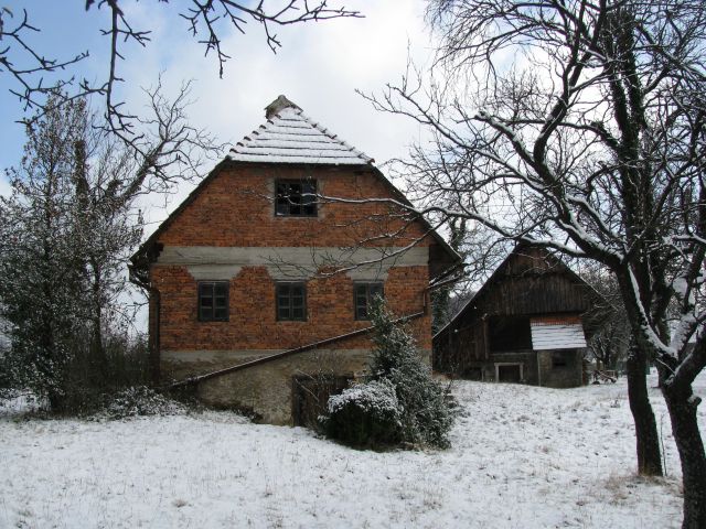 Stare hiše, podrtije - foto
