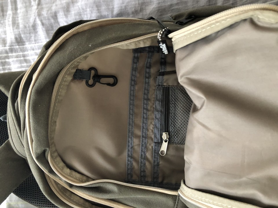 Nov nahrbtnik - foto povečava