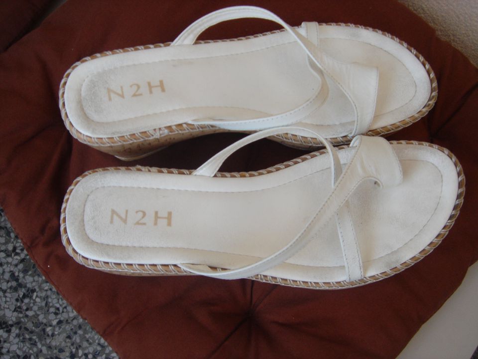 ženski beli sandali št. 39