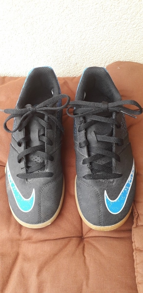 Nike nogometni čevlji št. 32
