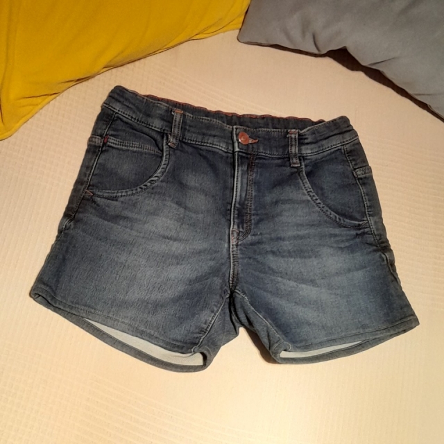 Zara kratke hlače - kavbojke št.152
