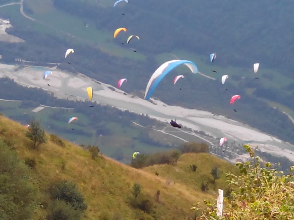 Jadralni padalci z Mrzlega vrha