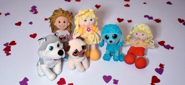 Komplet igrač, punčke, kužki, 15 e