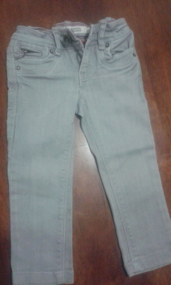 sive jeans hlače Okaidi, št.86, 5eurov