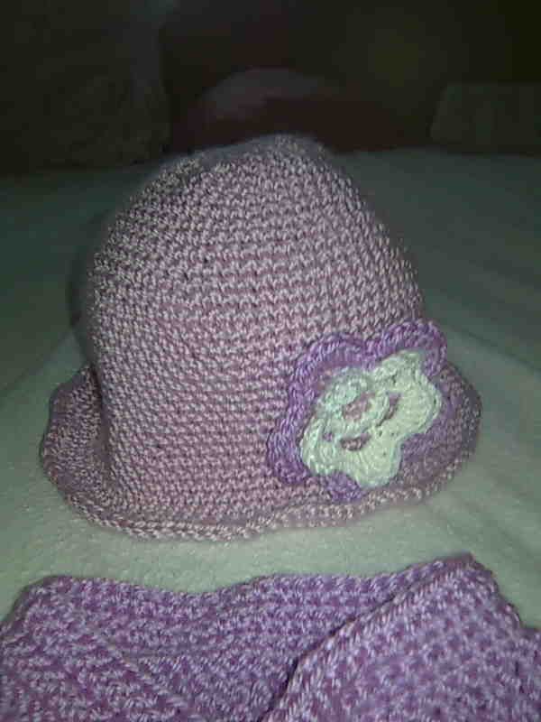 klobučki z rožico raznih barv in velikosti-po naročilu