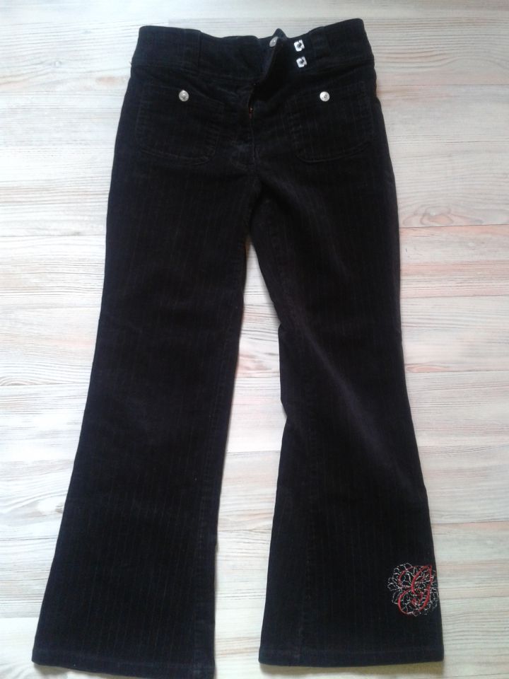 žamet hlače št. 140- 5 EUR