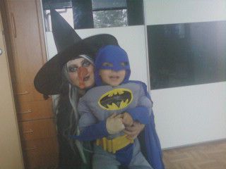 čarovnica in bat man  :D