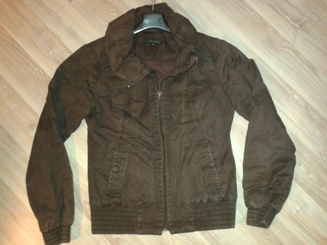 Temno rjava jakna, spranega videza, nabran ovratnik, s/m, 5 eur