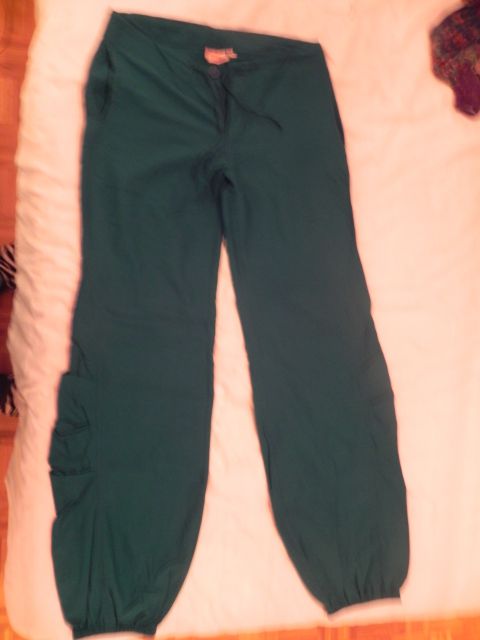 Smaragdne zelene hlače, netipičen model, 34/36, 10 eur