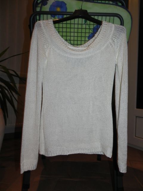 Smetana pulover, luknjičasta pletenina, s/m, 4 eur