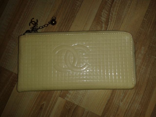 Chanel denarnica, 4 eur