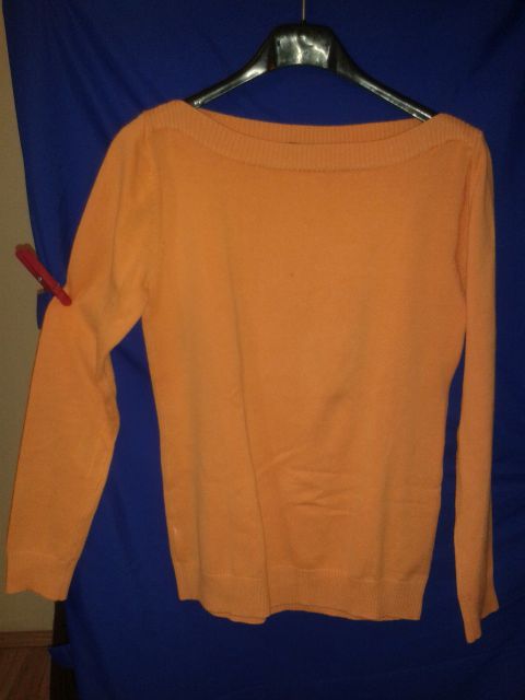 Sv.oranžen pulover na raven izrez, s/m