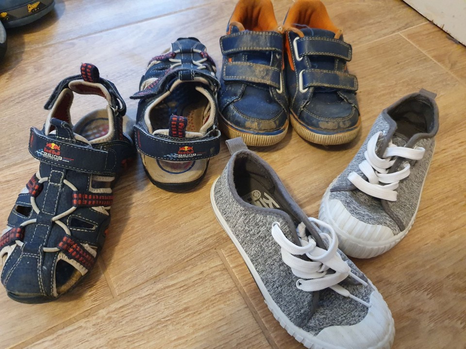 UGODNO Fantovska obutev, škornji,copati 23-30 - foto povečava