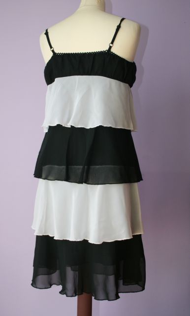 Poletna svilena obleka z naramnicami BCBG (S) 14 EUR