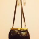 NOVA Črna naramna torbica iz umetnega lakiranega usnja 8 EUR