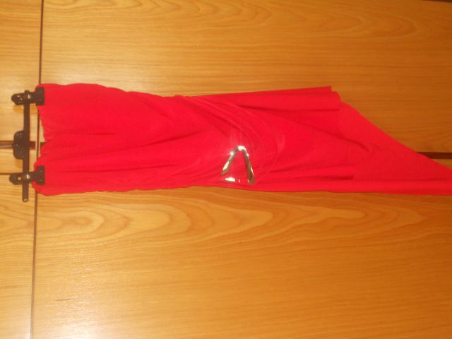 Rdeča obleka