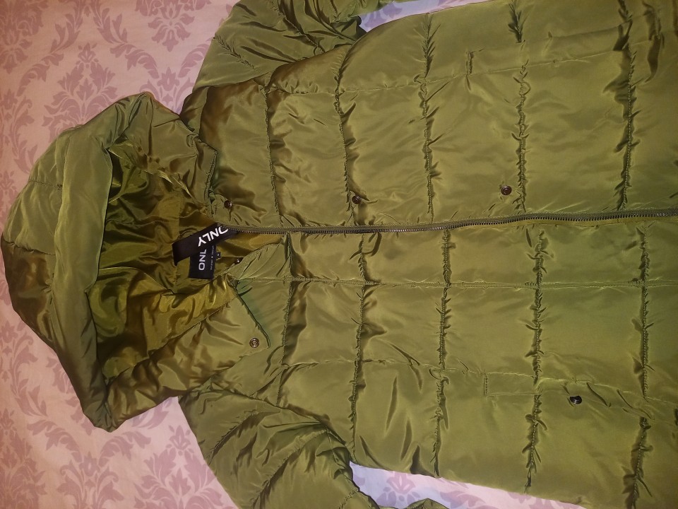 prodamo bundico only zelene barve v stevilki m 40e kot nova