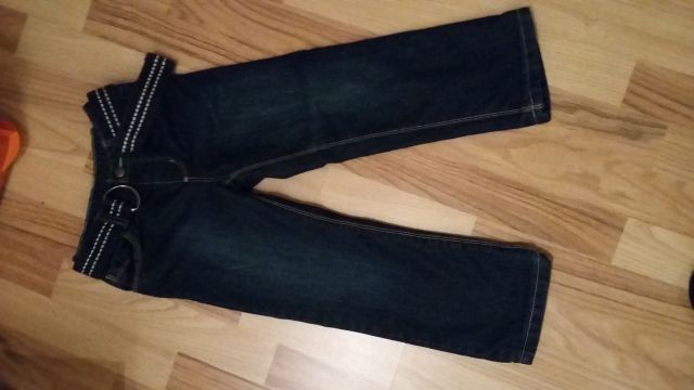 Podložene jeans hlače lupilu 110 z pasem, lepo ohranjene, ko nove, cena 5€
