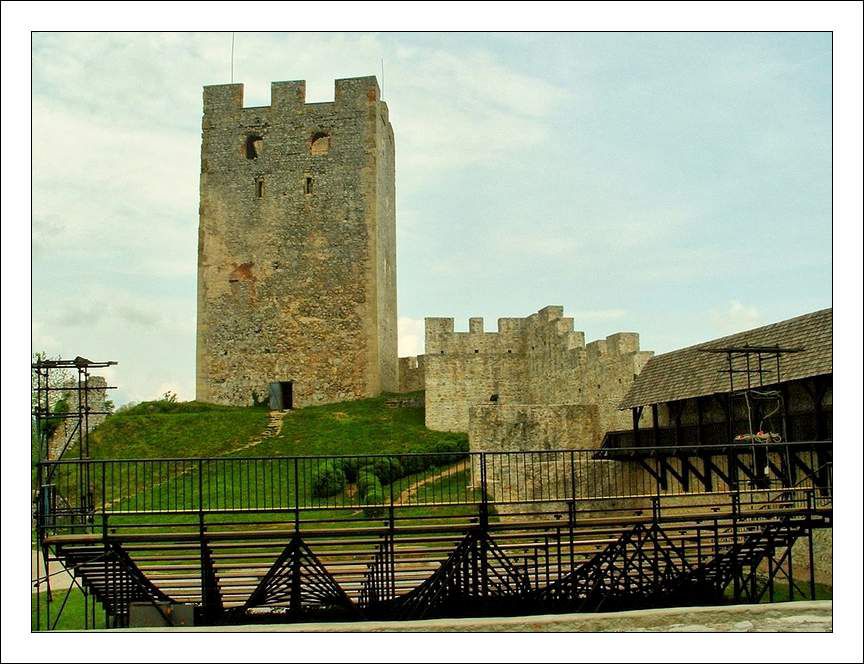 Celje, grad, galerija (likovna dela mladih) - foto povečava