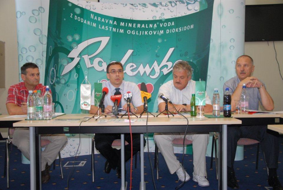 Tiskovne konference - foto povečava
