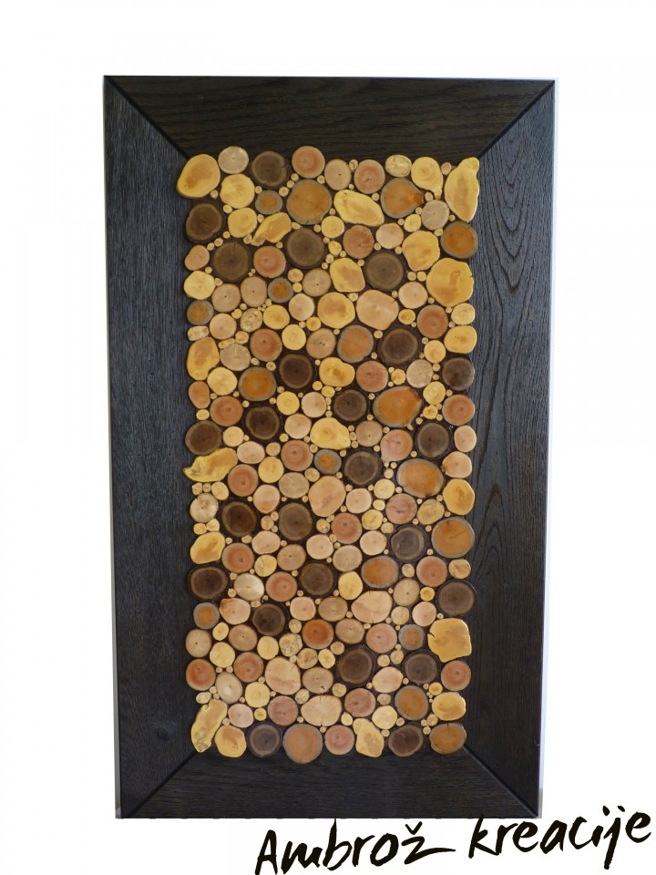MOZAIK ; 94 X 55 cm; iz različnih vrst lesa, z masivnim postaranim hrastom. (210 €)