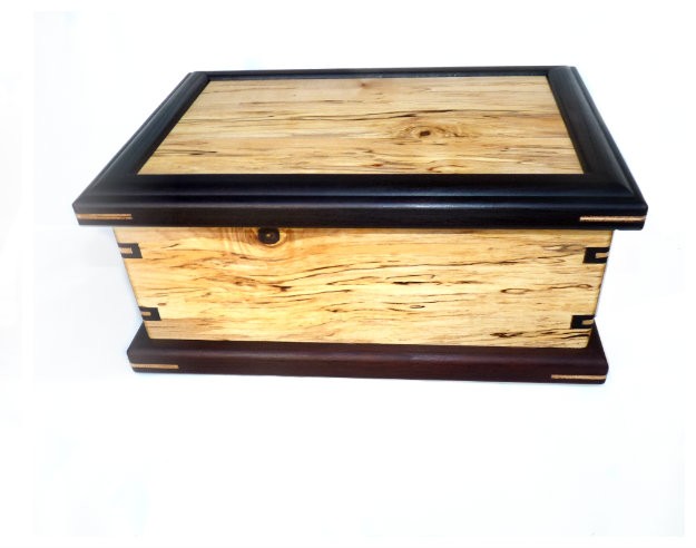 SKRINJICA (šatulja) javor; 30 cm X 21 cm X 13 cm; 105 €