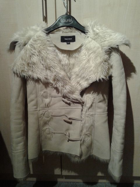 Zelo malo nošena kratka zimska jaknica, do pasu, svetla bež, št. 36, 20€