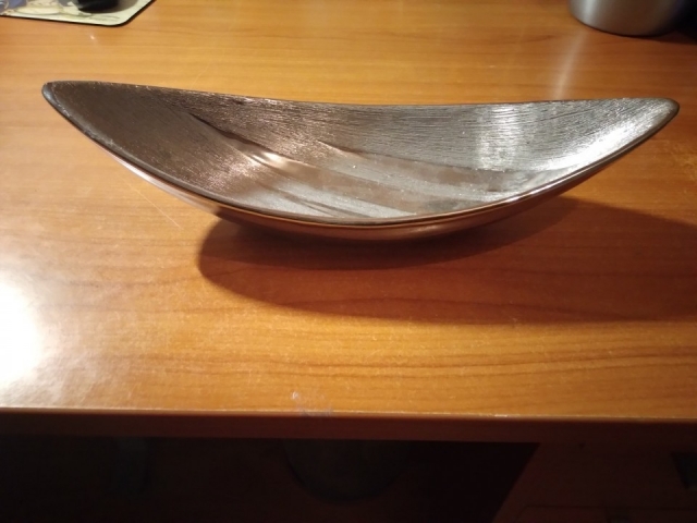 Skleda za sadje, oreščke, ... . Podarim.