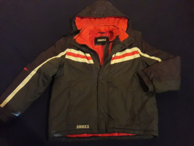 Smučarska bunda s kapuco Snoxx št. 152 - 15 €