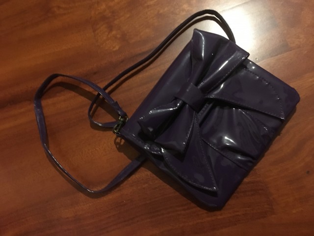 Lakasta vijolična torbica (za čez ramo) (2. slika)