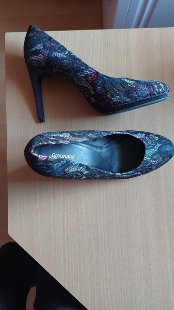 čevlji s peto 40 in 41 št. - foto