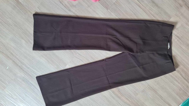 3 € hlače elegantne
