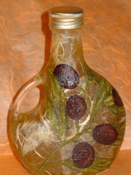 Steklenička z ekstra deviškim olivnim oljem