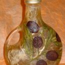 steklenička z ekstra deviškim olivnim oljem