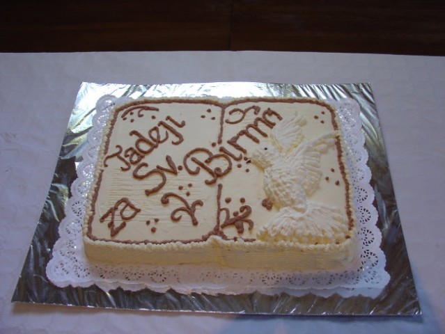 Darilo za birmo - april 2005 - Izgled torte in golobčka na njej.