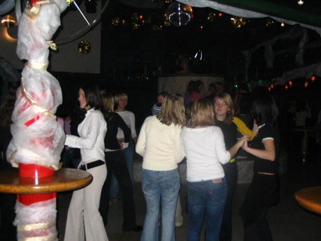 Novoletna zabava 2004 - foto povečava