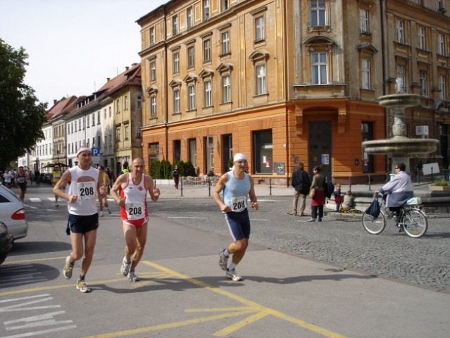 Lučko s svojo ekipo