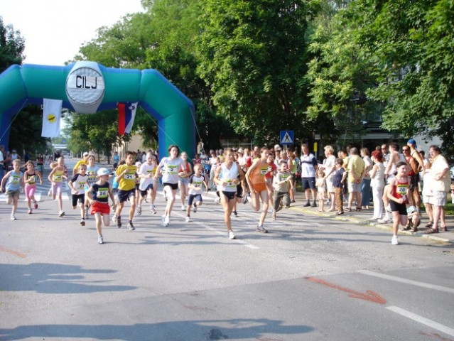 5. Tek po ulicah Radovljice 2005 - foto