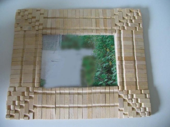 Okvir za sliko - delal mali v šoli. Je pa narejen iz lesenih ščipalk.