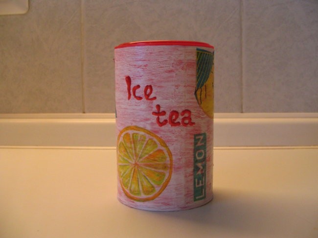 ...pa še v angleščini:)) Je pa posodica za limonin čaj, zato je limona gor:)) Aja, čaj pa 