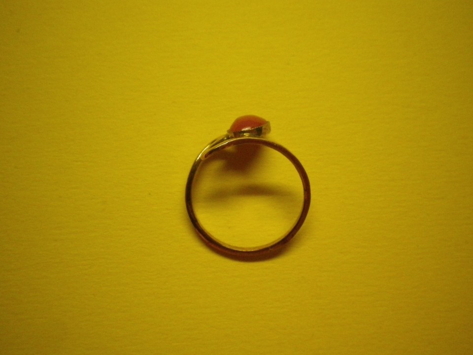 Zlat ženski prstan z Karneolom, 2 gr
