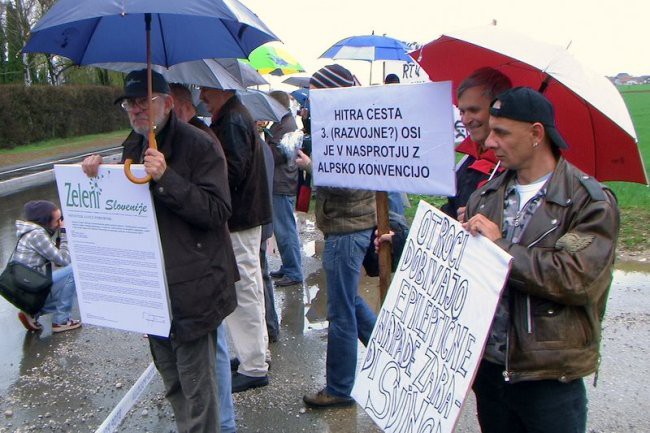 Protestni shod na Brdu pri Kranju - foto povečava