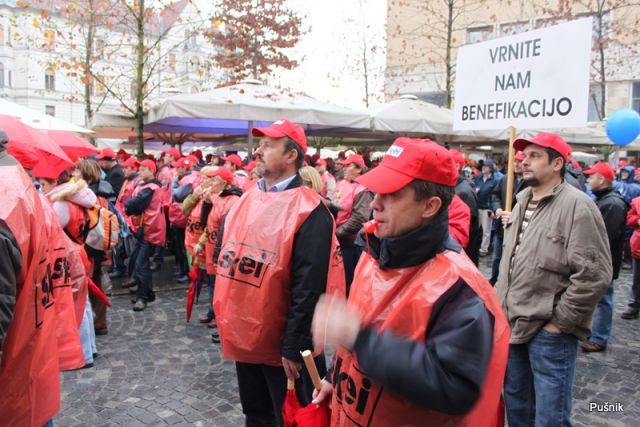Protestni shod delavcev  - foto