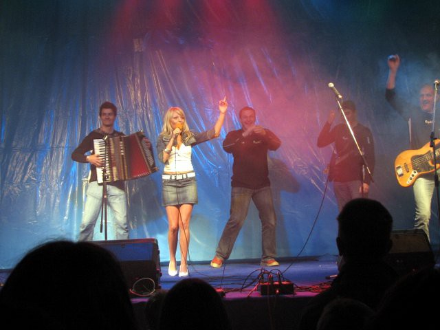 Koncert zvezde v Črni - foto