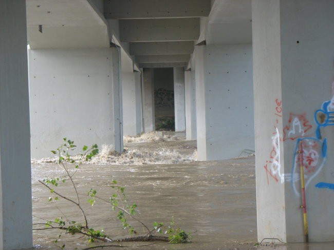 Poplave - foto povečava