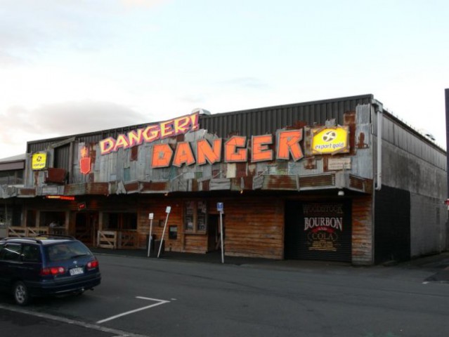 Danger danger, kao najhujsi nocni klub v Whangareiu